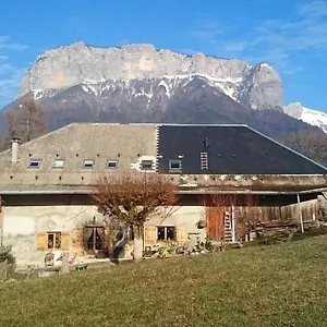 https://studio-chez-lili-dans-ferme-familiale.hotels-rhonealpes.com