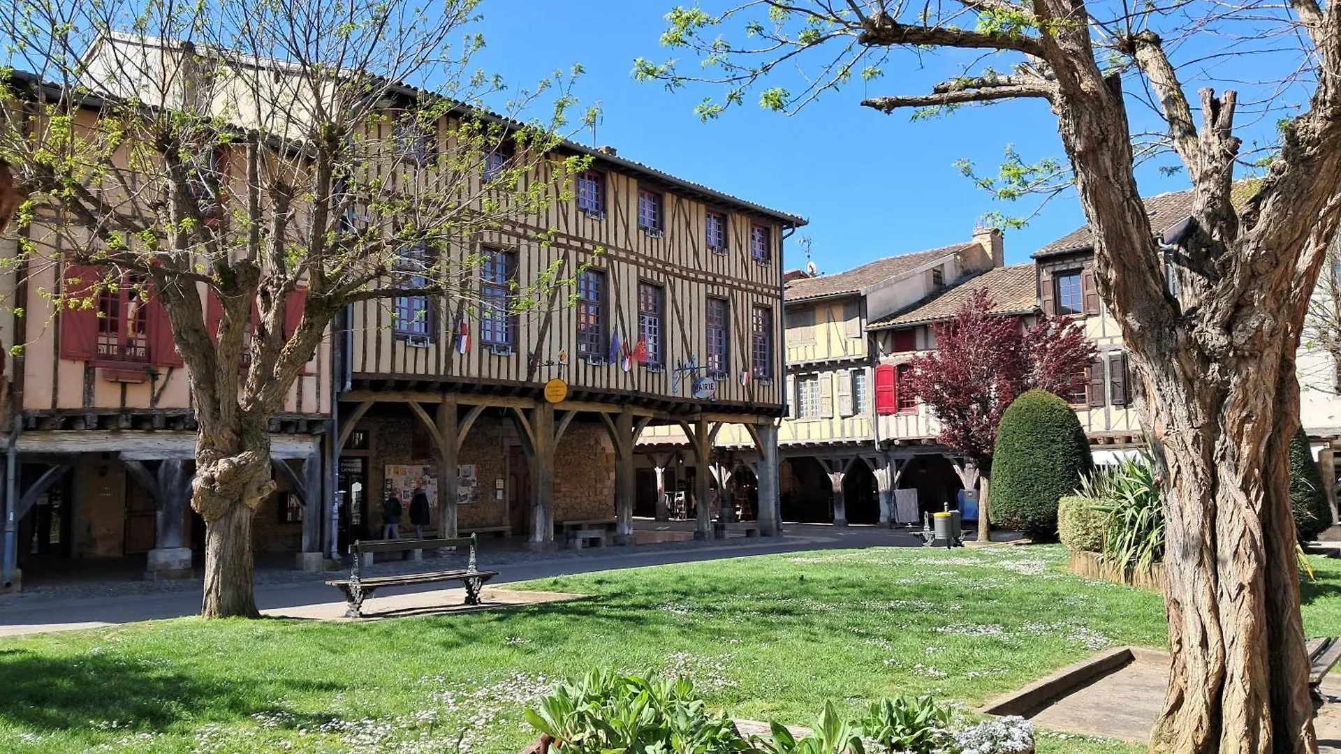 Séjour chez l'habitant Appartement Gentil Coquelicot à Mirepoix